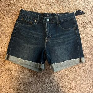 NWT Gap Mid rise denim shorts - size 8
